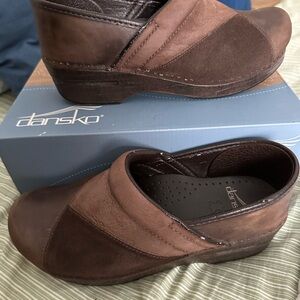 Dansko Two-Tone Brown Suede & Leather Clogs size 39